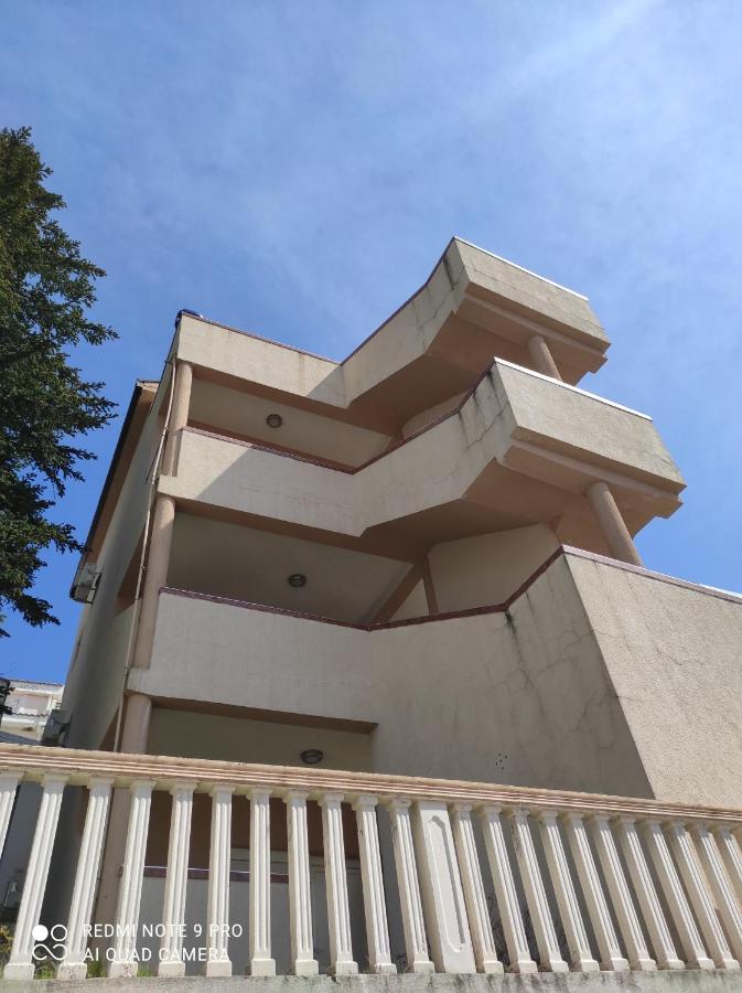 Apartments Anne Petrovac Exterior photo